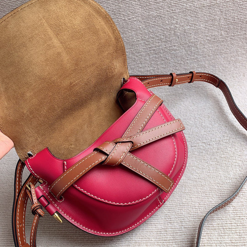 Ziva's Charm handbag – front view (25cm*18cm*12cm)