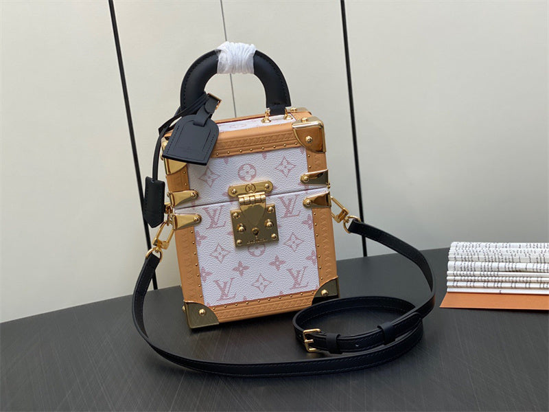  Chic shopper bag front view