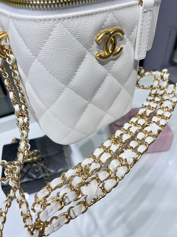 Zivas Charm Streamlined Design Designer Handbag (Everyday Luxury Essential) – Close-Up Detail
