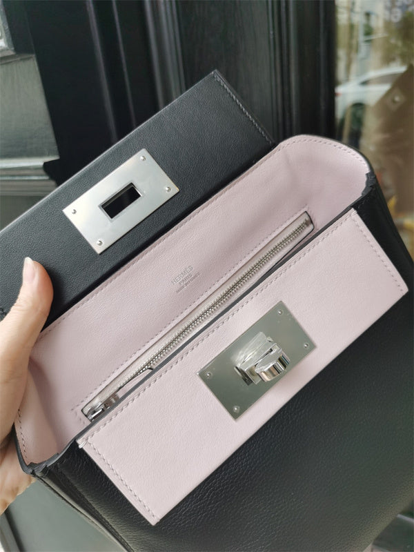  everyday bag interior and compartment view 21