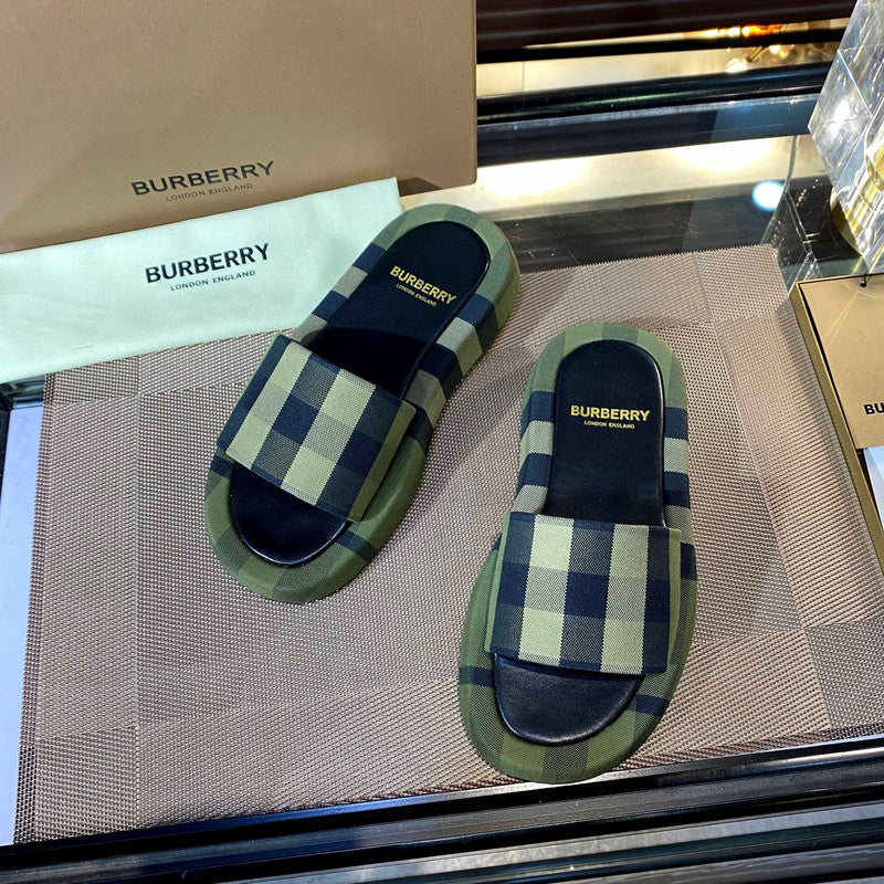 Burberry Black Low-Top Sneakers - Heel Detail View
