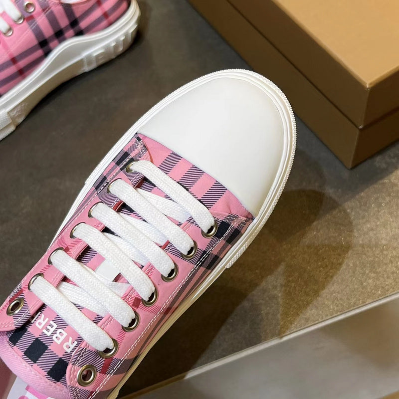 Burberry shoes Style 054 - sole and craftsmanship detail