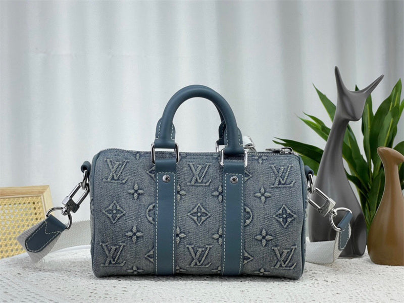  everyday bag close-up of hardware and finish