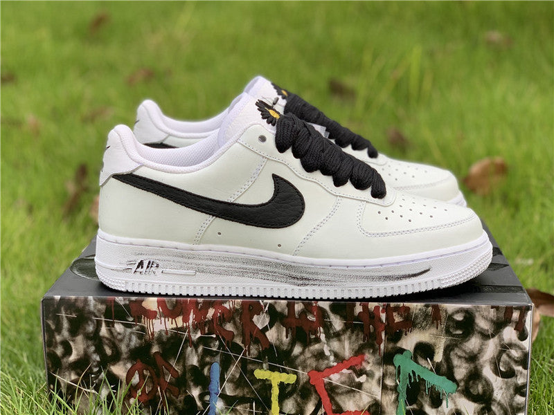 Nike Men's & Women's Luxury Fashion Trainers — Style 066 close-up view