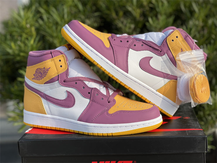 Nike Men's & Women's Iconic Street Trainers — Style 215 close-up view