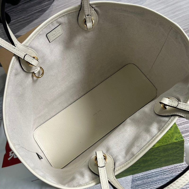 Handle and strap detail of everyday-luxe premium women's handbag – women's designer-style accessory