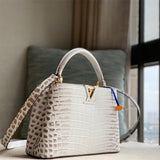  Streamlined tote bag carried on shoulder