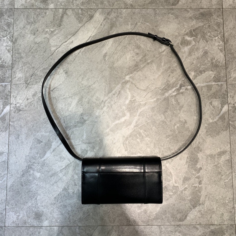 Contemporary Vegan Leather Handbag - Premium Craftsmanship Detailing | Women's Statement Accessory #712 - close-up detail shot (image 3) of designer-inspired handbag