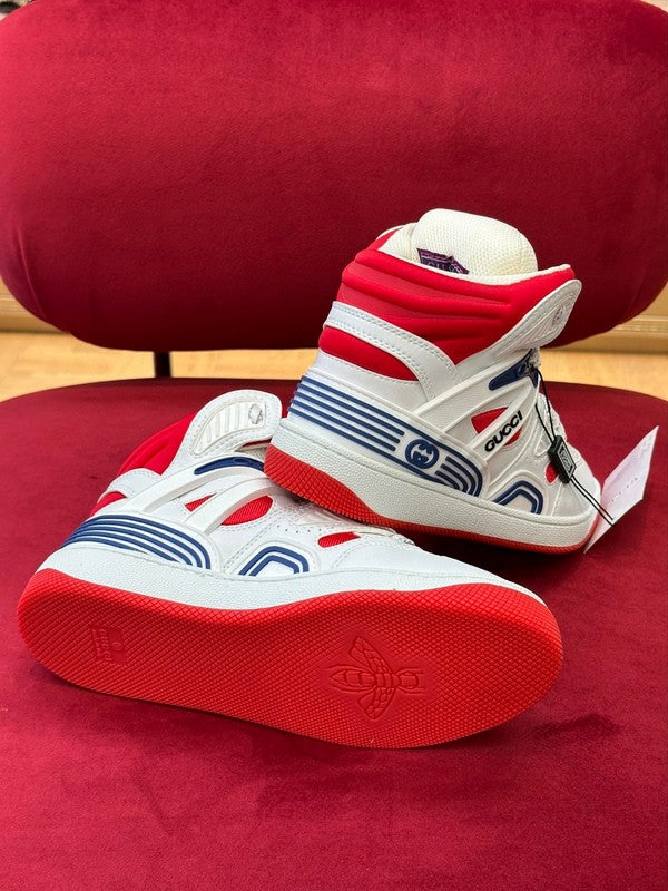 Side profile of Gucci classic monochrome sneakers low-top design