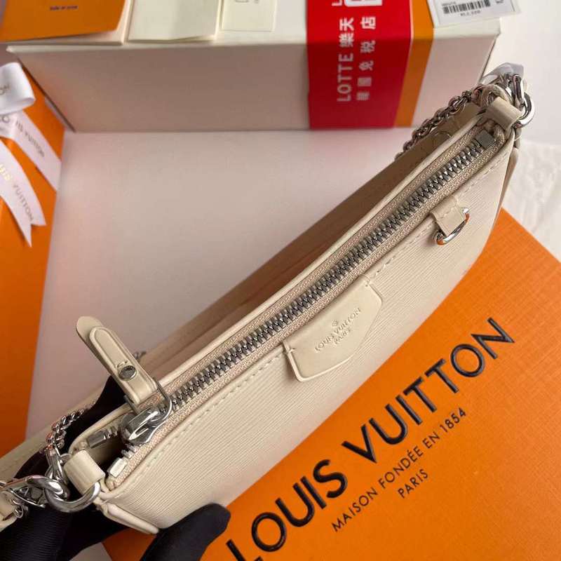 Handle and strap detail of signature modern women's handbag – women's statement bag
