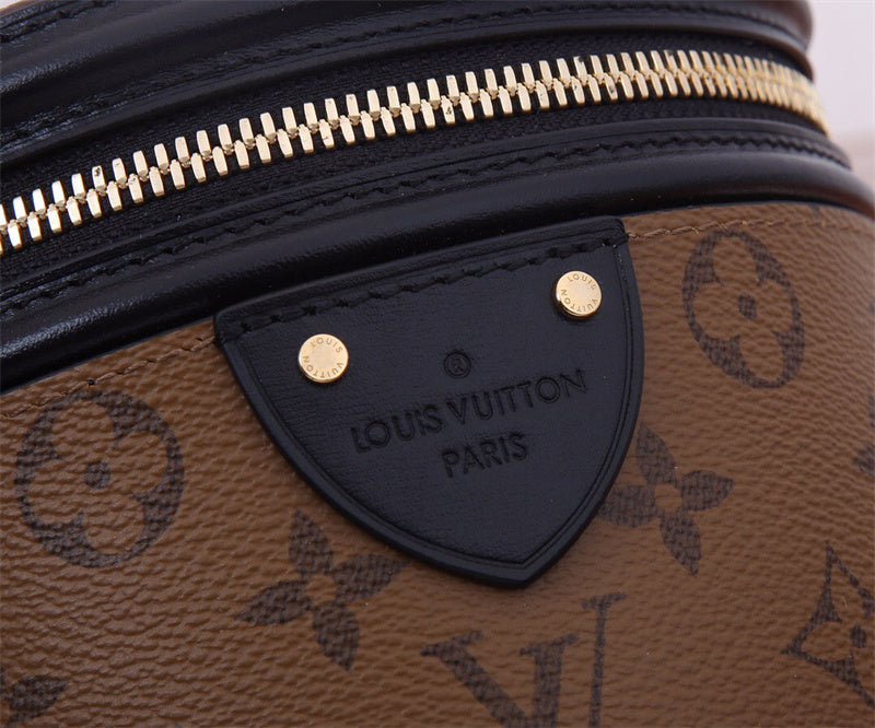  everyday bag close-up of hardware and finish