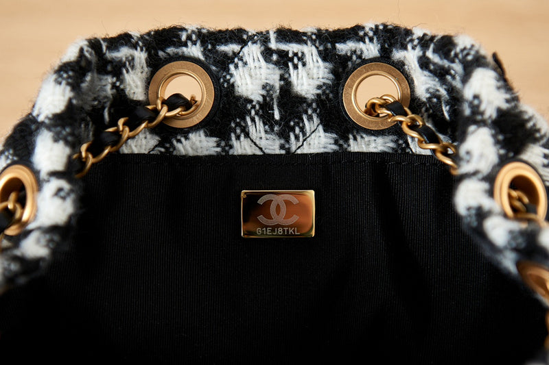 Zivas Charm Refined Everyday Style Designer Handbag (Versatile Style Statement) – Styled Look
