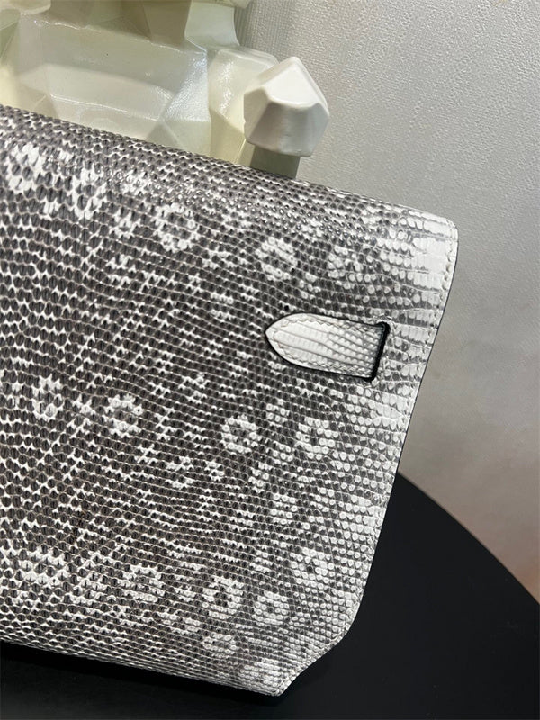  crossbody bag interior and compartment view