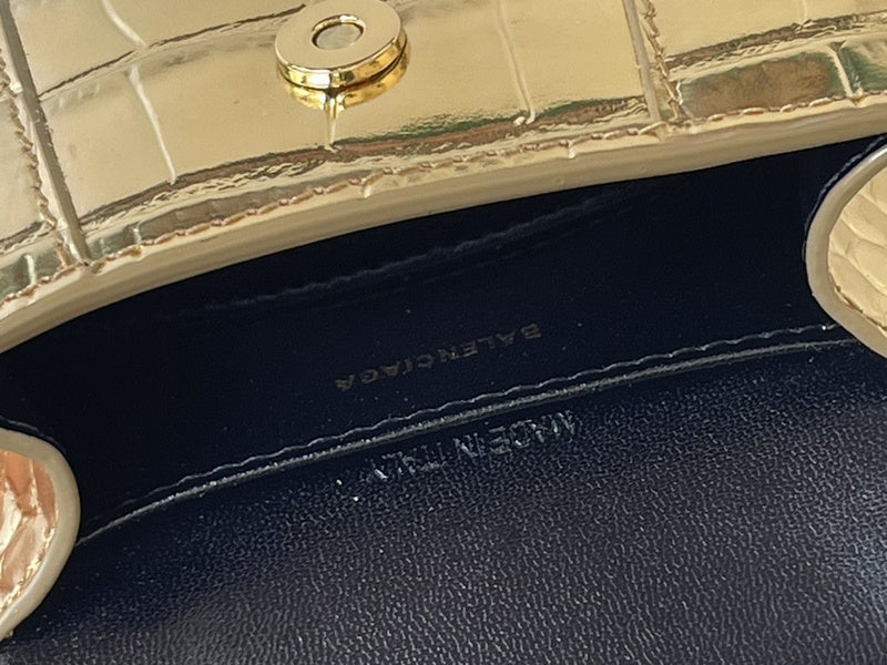 Zivas Charm Versatile Design Statement Handbag (Considered Detail & Form) – Detail View