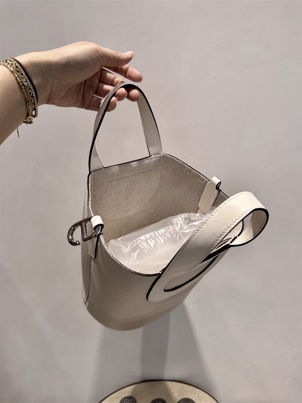  Clean-Lined handbag front view 13