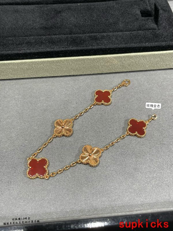 Close-up detail view of Van Cleef & Arpels unisex jewelry piece