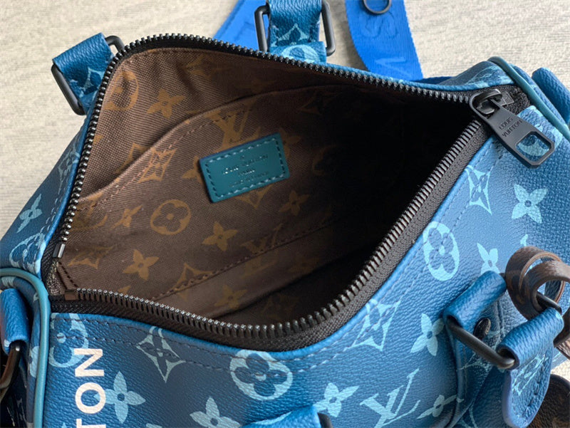  crossbody bag interior and compartment view