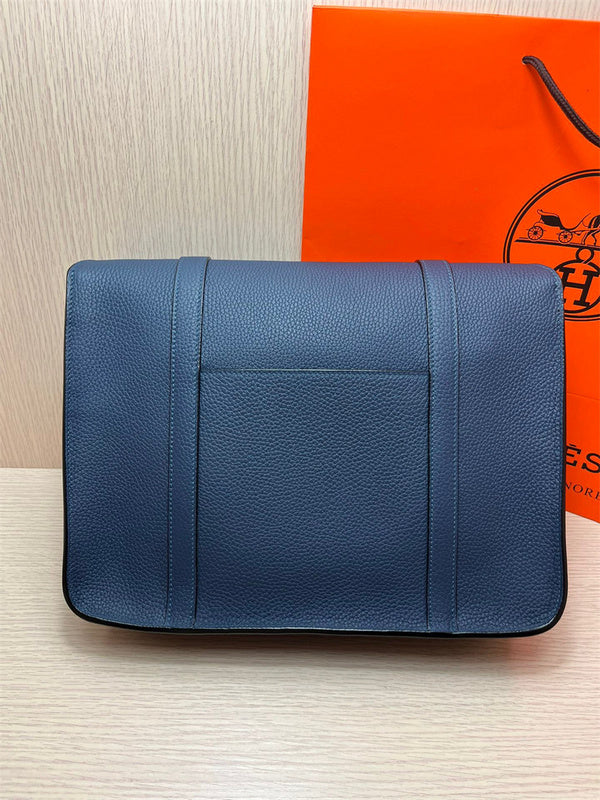  Elegant handbag carried on shoulder 22