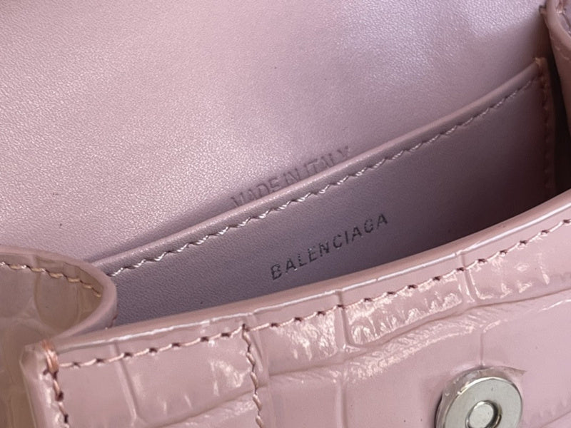 Zivas Charm Everyday Sophistication Statement Handbag (Considered Detail & Form) – Detail View