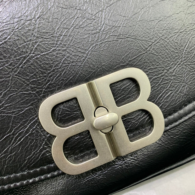 Zivas Charm Refined Everyday Style Statement Handbag (Elevated Daily Companion) – Detail View