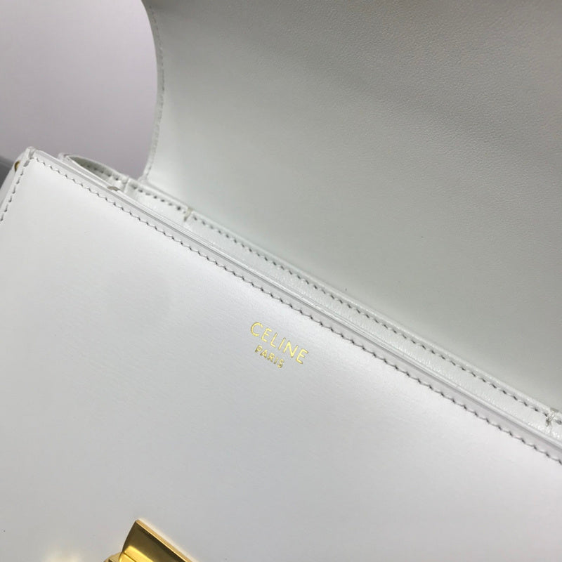 Side profile of signature everyday-luxe women's handbag – women's designer-style accessory