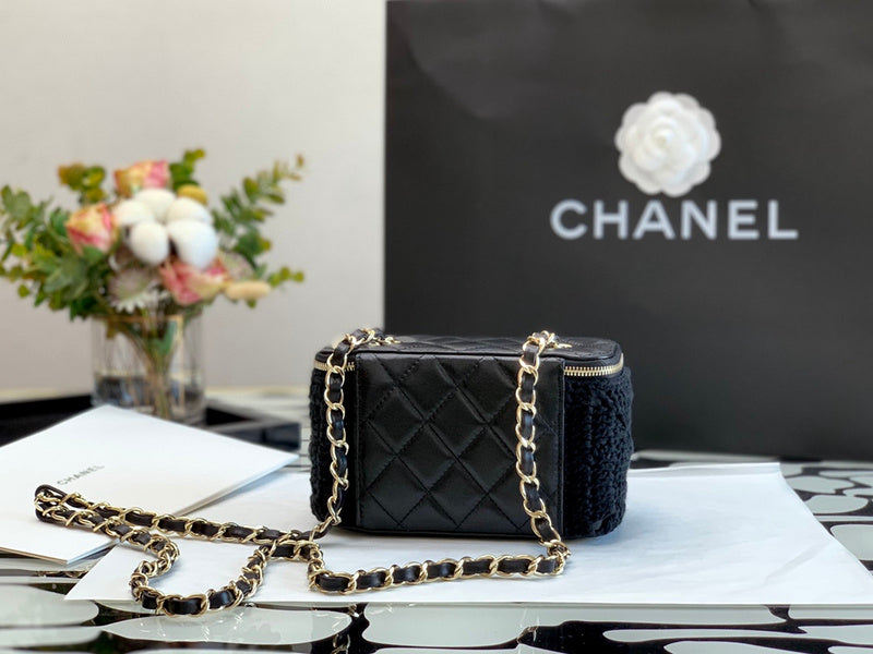  women's handbag, versatile design, view 2
