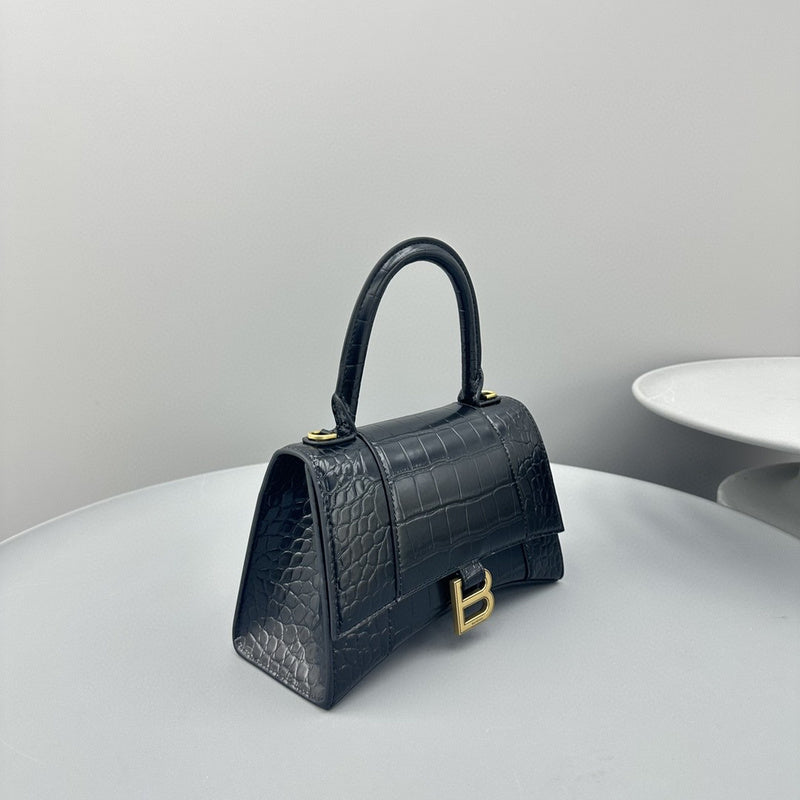 Zivas Charm Refined Structure Statement Handbag (Modern Wardrobe Staple) – Lifestyle Shot