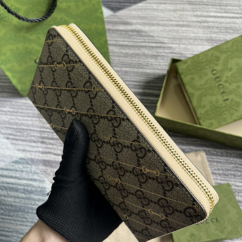 Styled lifestyle shot of premium chic women's handbag – women's designer-style accessory