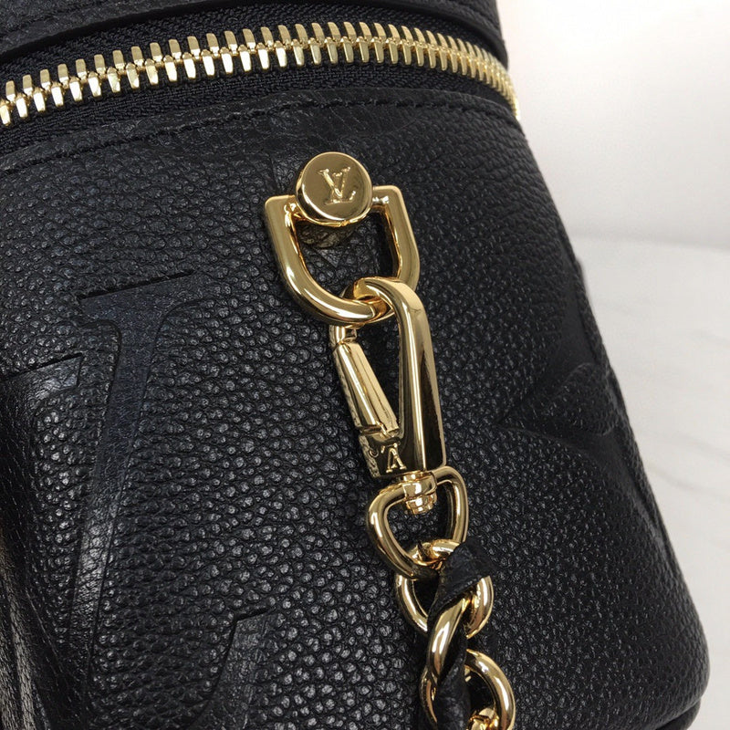 Handle and strap detail of chic refined women's handbag – women's statement bag