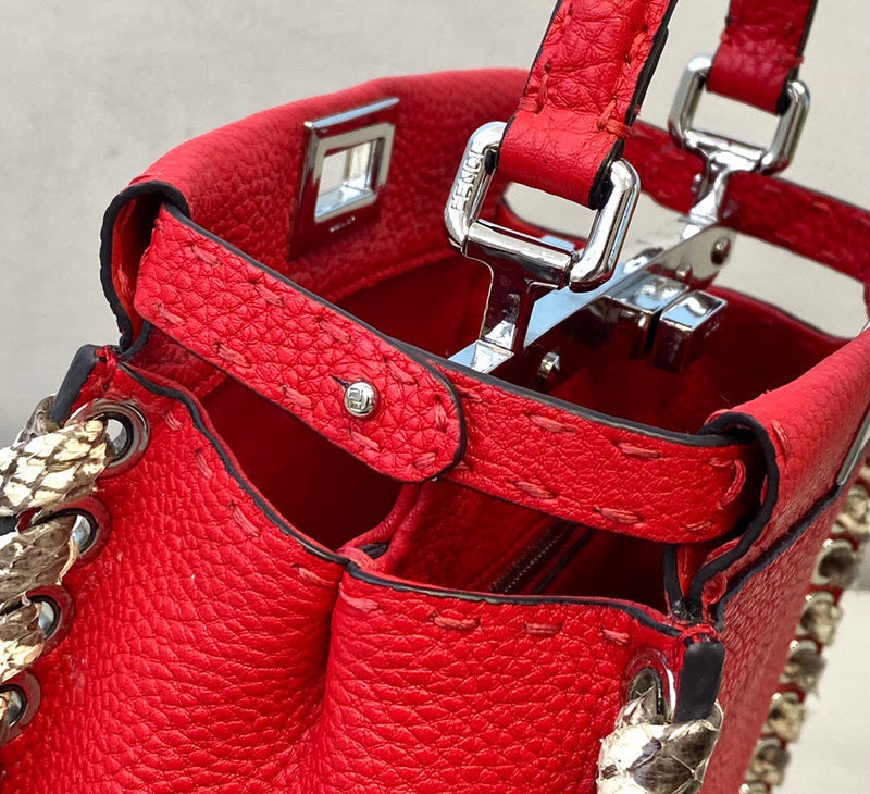 Ziva's Charm handbag – close-up view (Standard Size)