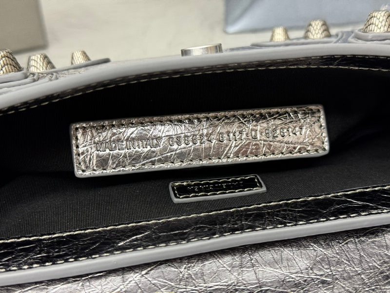 Zivas Charm Sleek Silhouette Statement Handbag (Effortless Style Upgrade) – Detail View