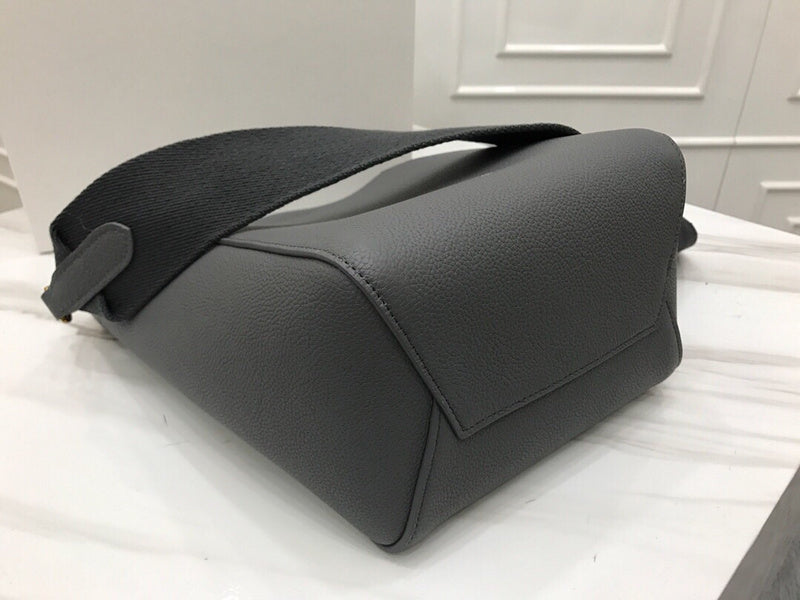 Handle and strap detail of everyday-luxe classic women's handbag – women's premium purse