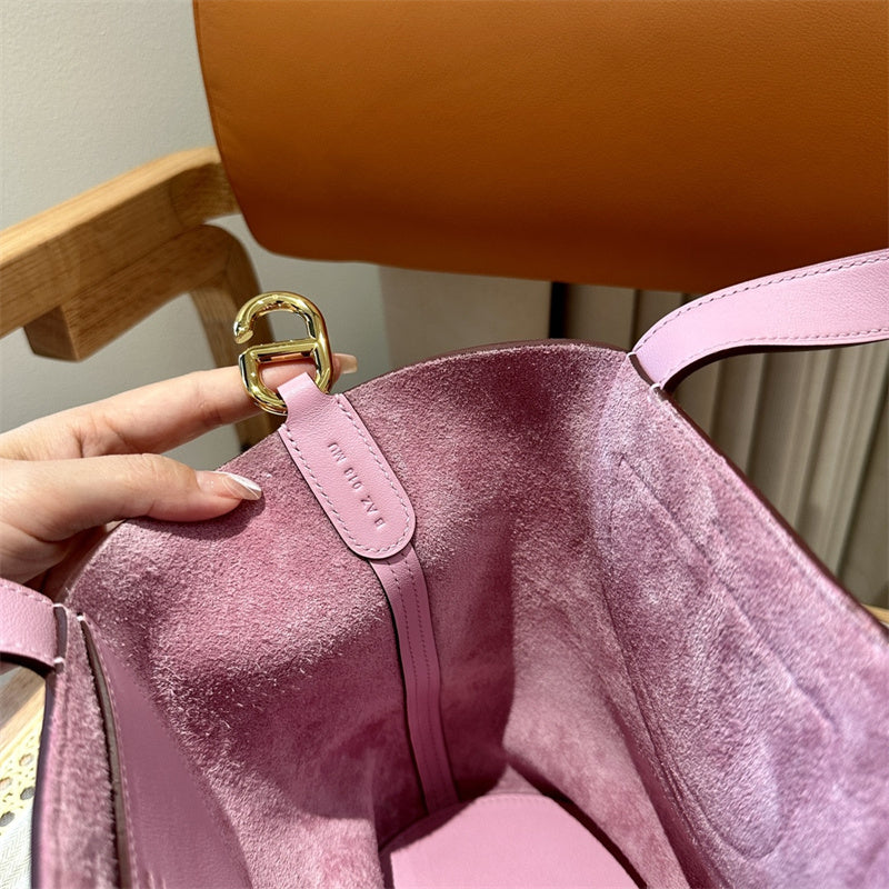 shoulder bag interior and compartment view