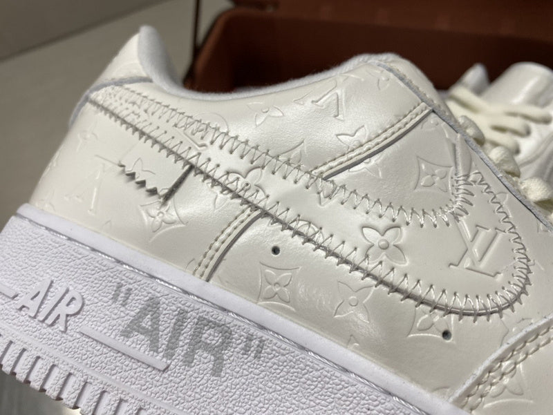 Side profile of Nike clean off-white sneakers chunky sole construction