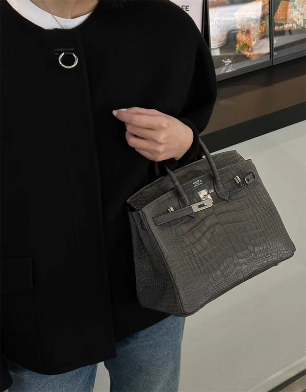  sophisticated shopper bag detail view showing craftsmanship 8