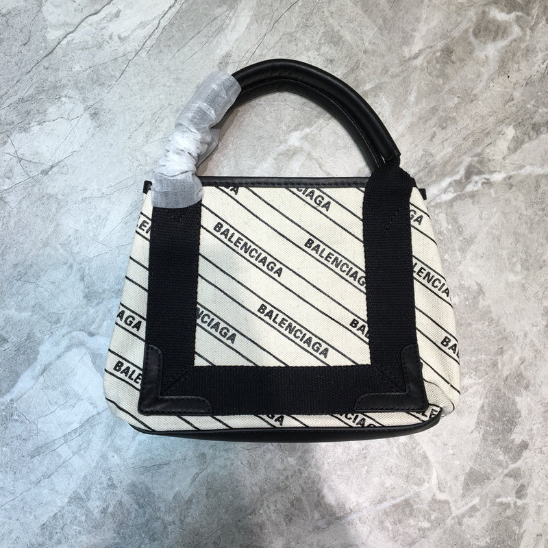 Sophisticated Faux Leather Handbag - Chic Everyday Appeal | Women's Everyday Carry Handbag #756 - close-up detail shot (image 3) of designer-inspired handbag