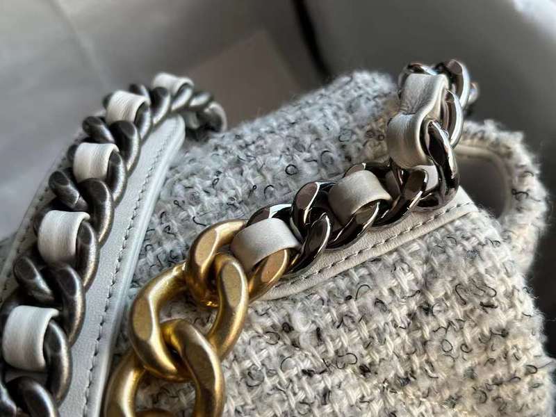Zivas Charm Understated Luxury Everyday Handbag (Designer-Inspired Craftsmanship) – Styled Look