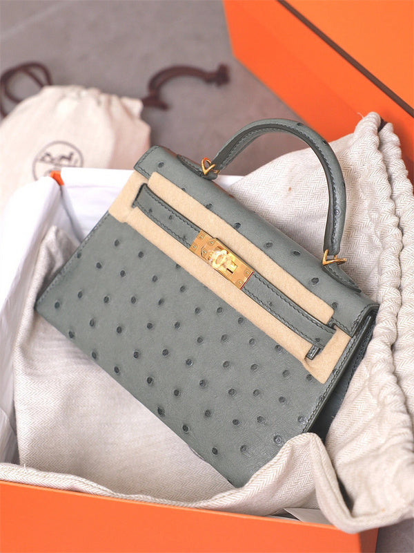  Elegant structured bag front view