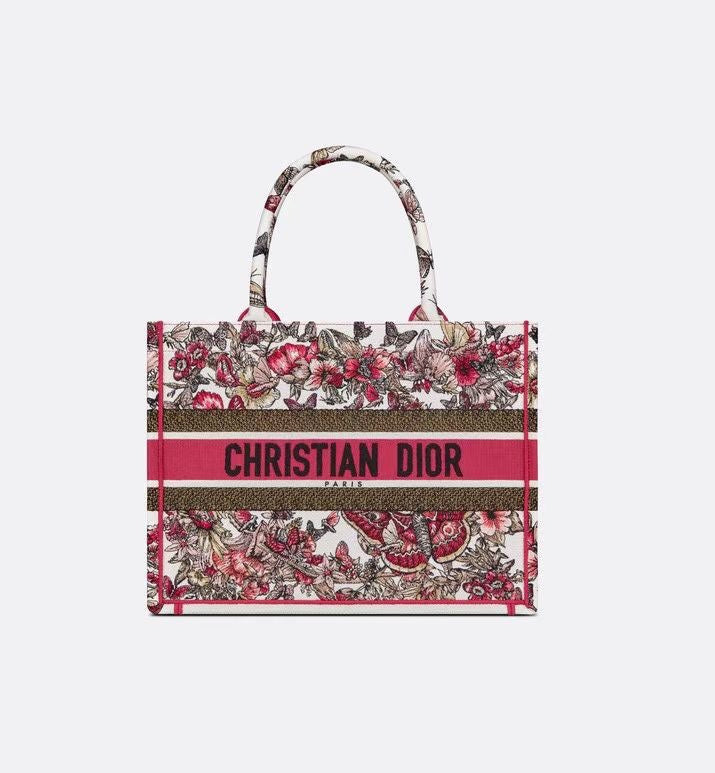 Front view of elevated classic women's handbag – women's luxury accessory