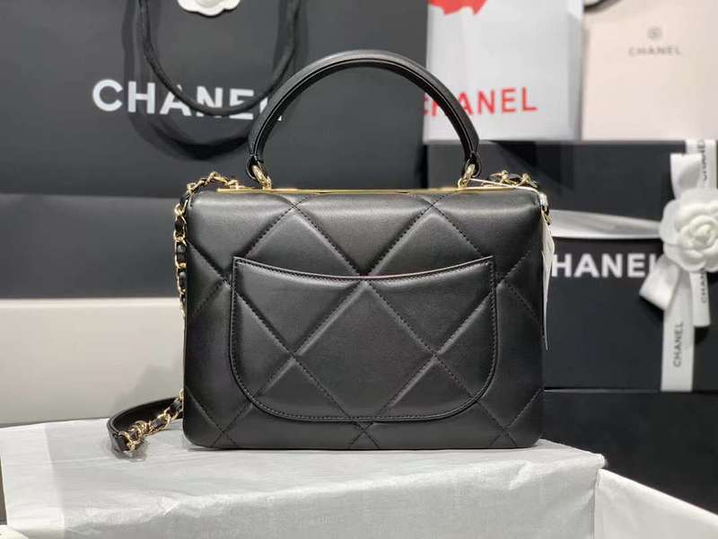 Zivas Charm Timeless Appeal Luxury Handbag (Structured Everyday Essential) – Close-Up Detail