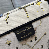 Side profile of classic sleek women's handbag – women's everyday handbag