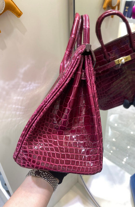Interior view of effortless premium bag