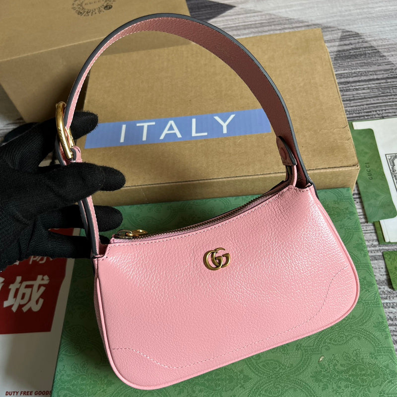 Handle and strap detail of statement premium women's handbag – women's statement bag