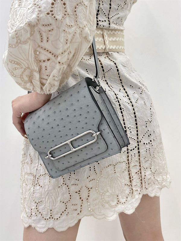  Chic carryall bag front view