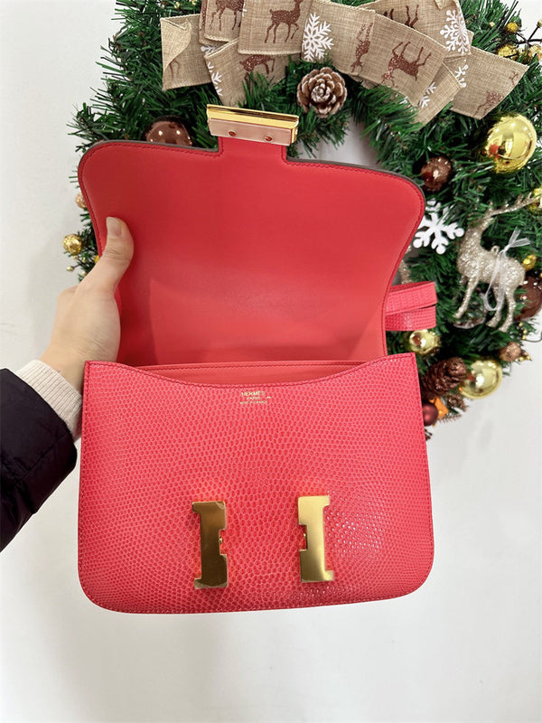  effortless top-handle bag styled with outfit