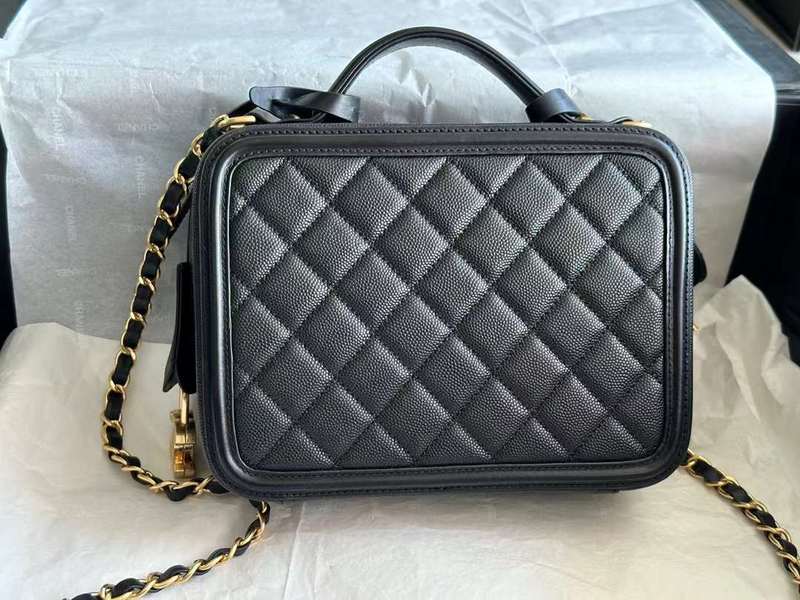 Zivas Charm Modern Minimalist Look Everyday Handbag (Elevated Daily Companion) – Front View 2