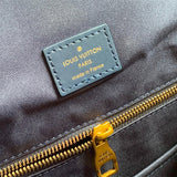  crossbody bag interior and compartment view