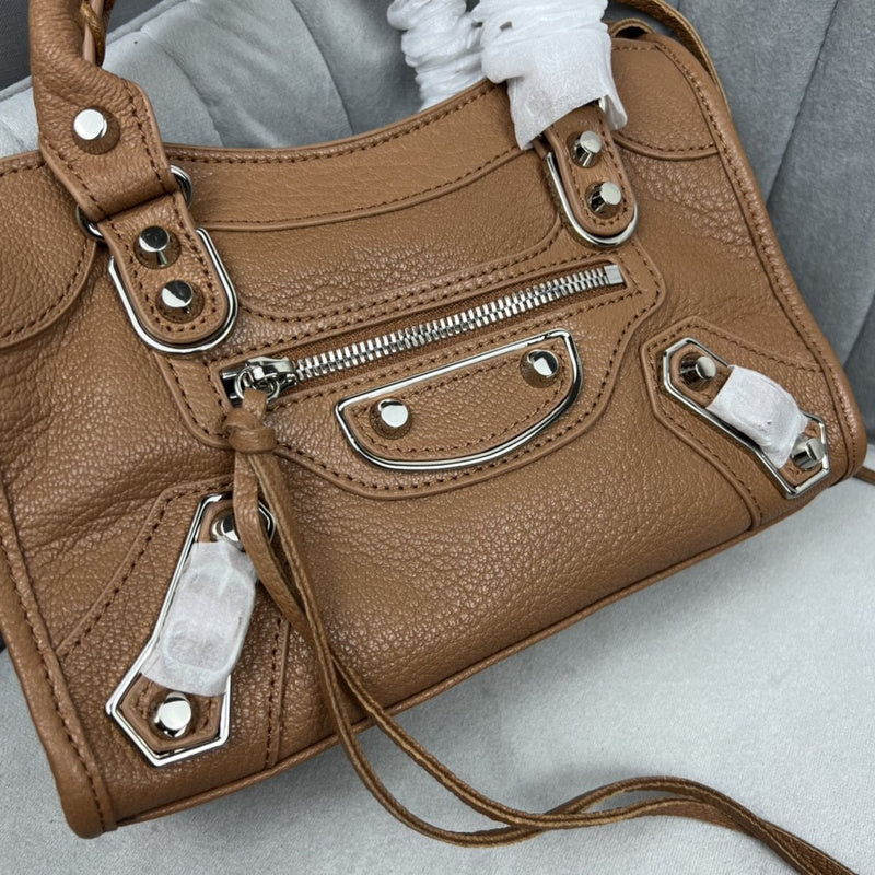 Zivas Charm Modern Edge Statement Handbag (Refined Practical Design) – Interior View
