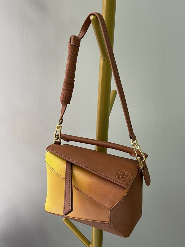 Ziva's Charm handbag – front view (12.5cm*18cm*8cm)