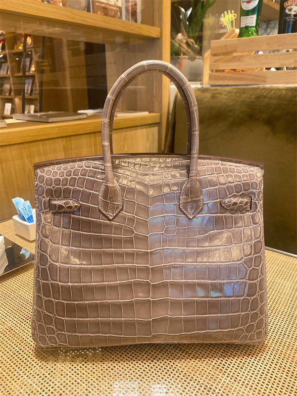  clean-lined carryall bag detail view showing craftsmanship 38